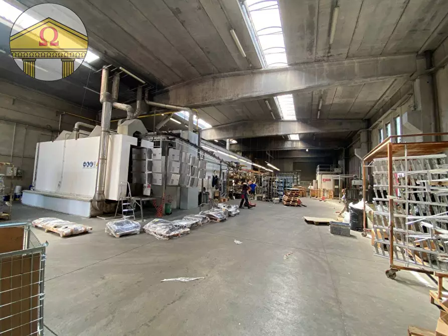 Immagine 6 di Capannone industriale in vendita  a Refrontolo