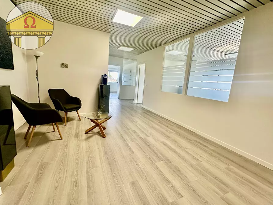 Immagine 2 di Ufficio in vendita  a Refrontolo