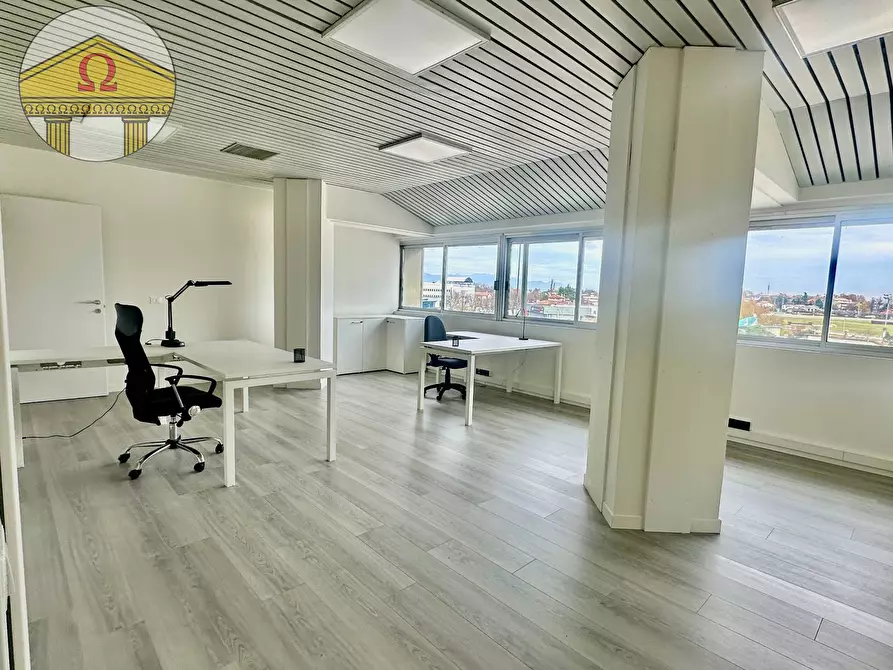 Immagine 5 di Ufficio in vendita  a Refrontolo