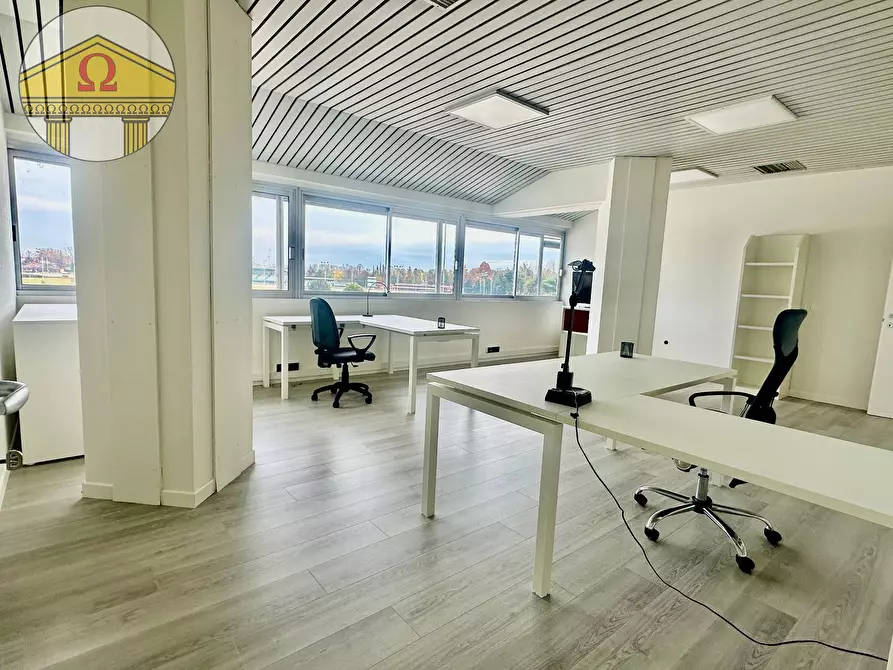 Immagine 9 di Ufficio in vendita  a Refrontolo