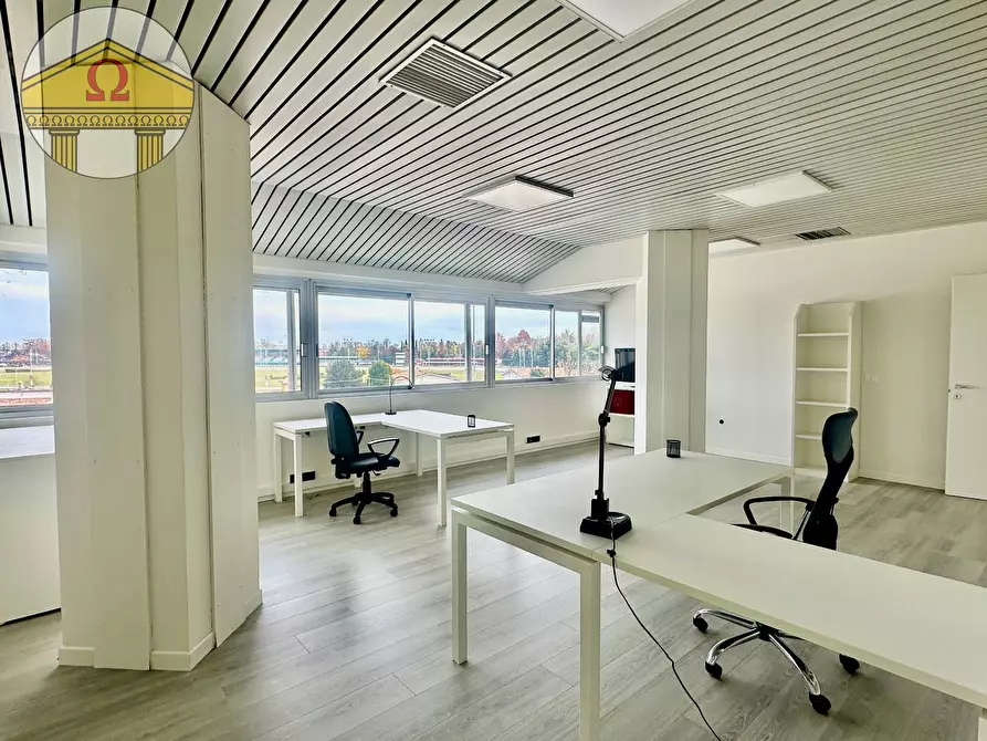 Immagine 10 di Ufficio in vendita  a Refrontolo