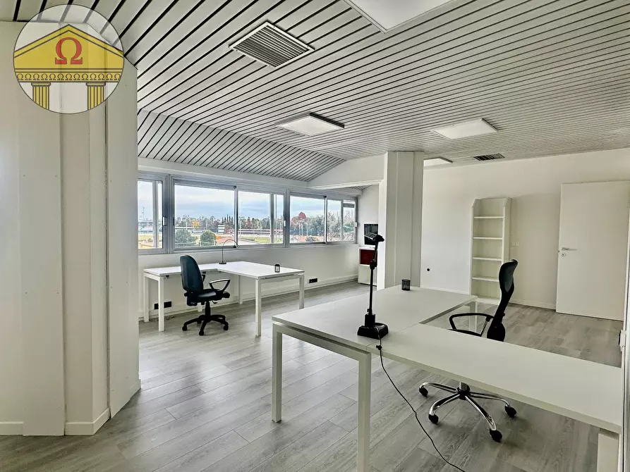 Immagine 11 di Ufficio in vendita  a Refrontolo