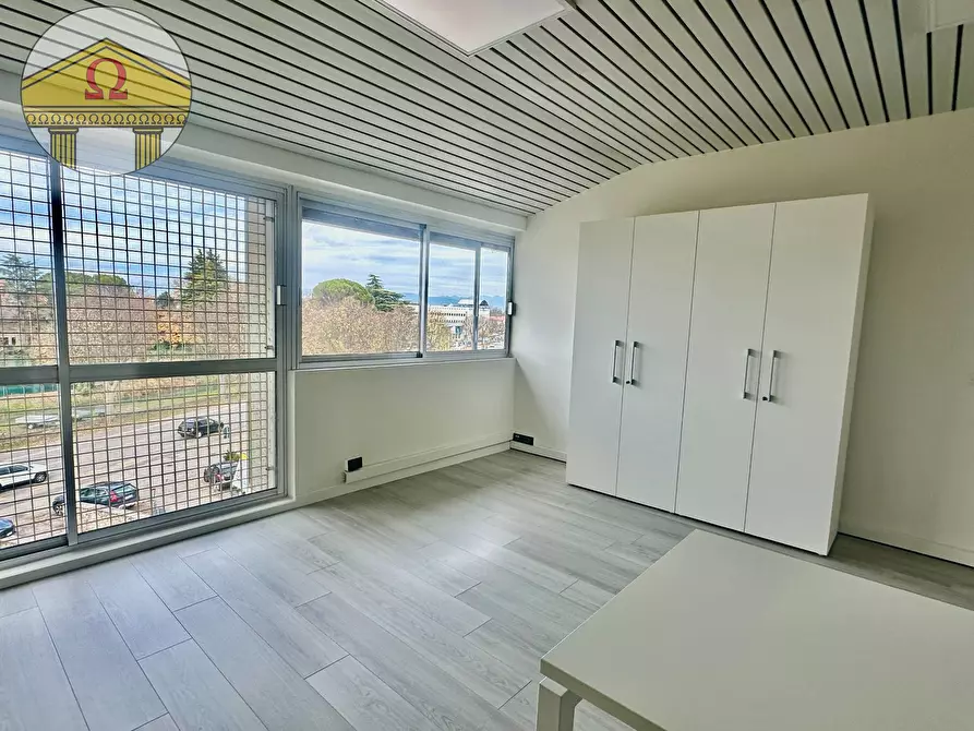 Immagine 12 di Ufficio in vendita  a Refrontolo