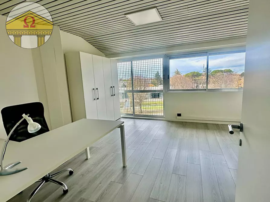 Immagine 14 di Ufficio in vendita  a Refrontolo