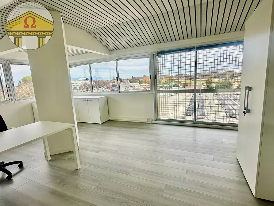 Immagine 15 di Ufficio in vendita  a Refrontolo