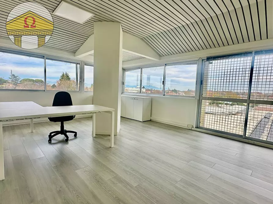 Immagine 16 di Ufficio in vendita  a Refrontolo