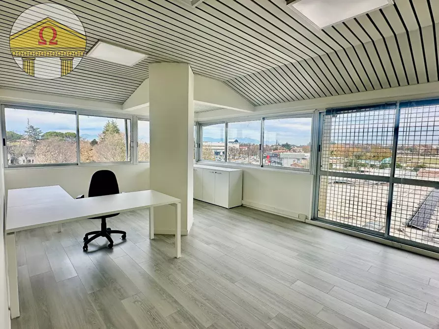 Immagine 17 di Ufficio in vendita  a Refrontolo