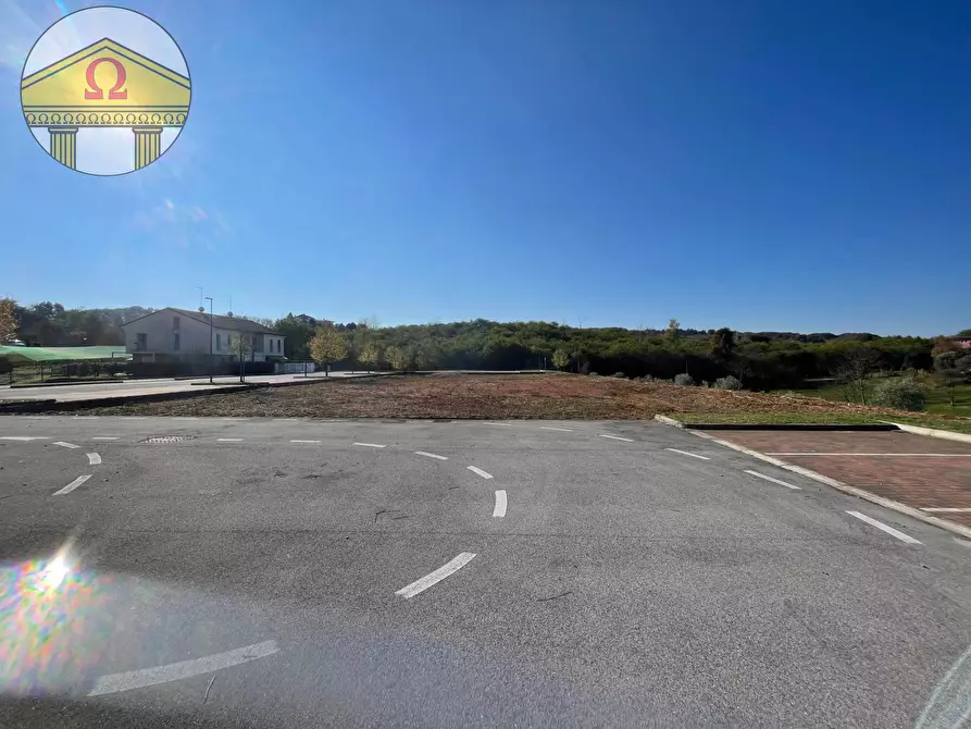 Immagine 5 di Terreno residenziale in vendita  a Giavera Del Montello