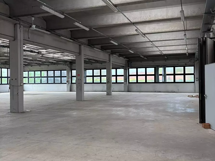 Immagine 14 di Capannone industriale in vendita  a Treviso
