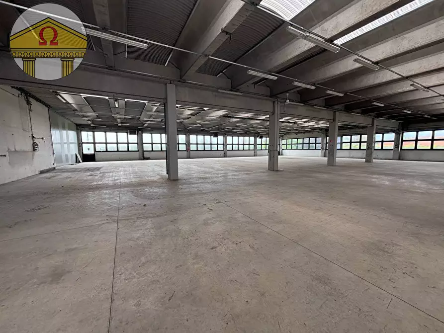 Immagine 2 di Capannone industriale in vendita  a Treviso