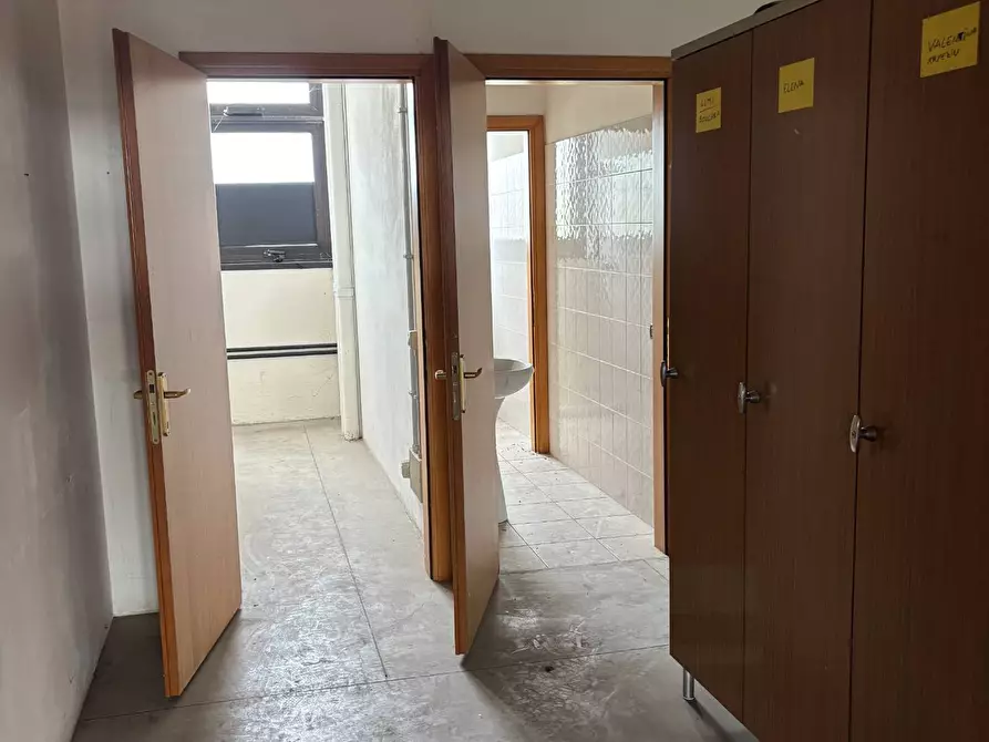 Immagine 8 di Capannone industriale in vendita  a Treviso