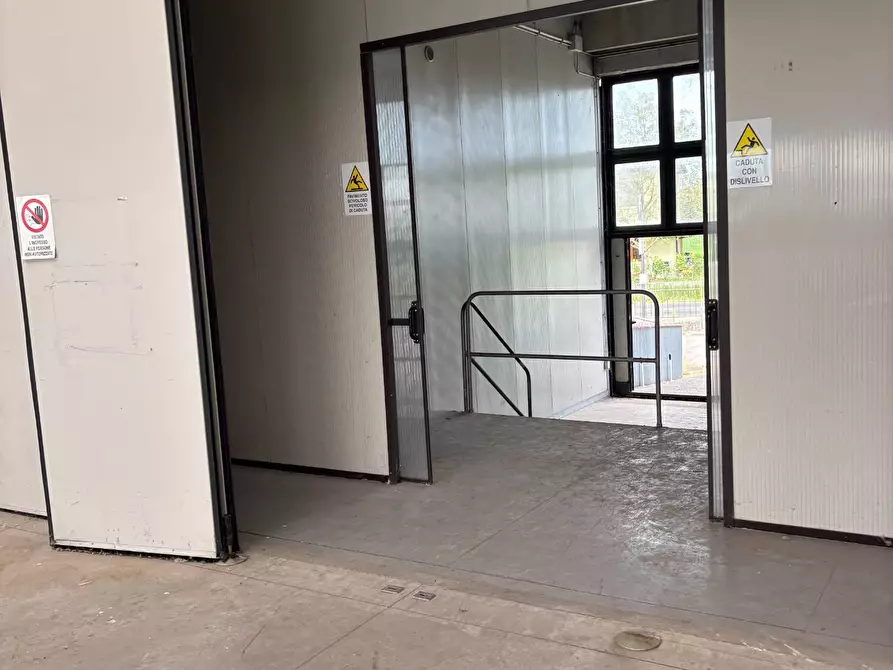 Immagine 12 di Capannone industriale in vendita  a Treviso