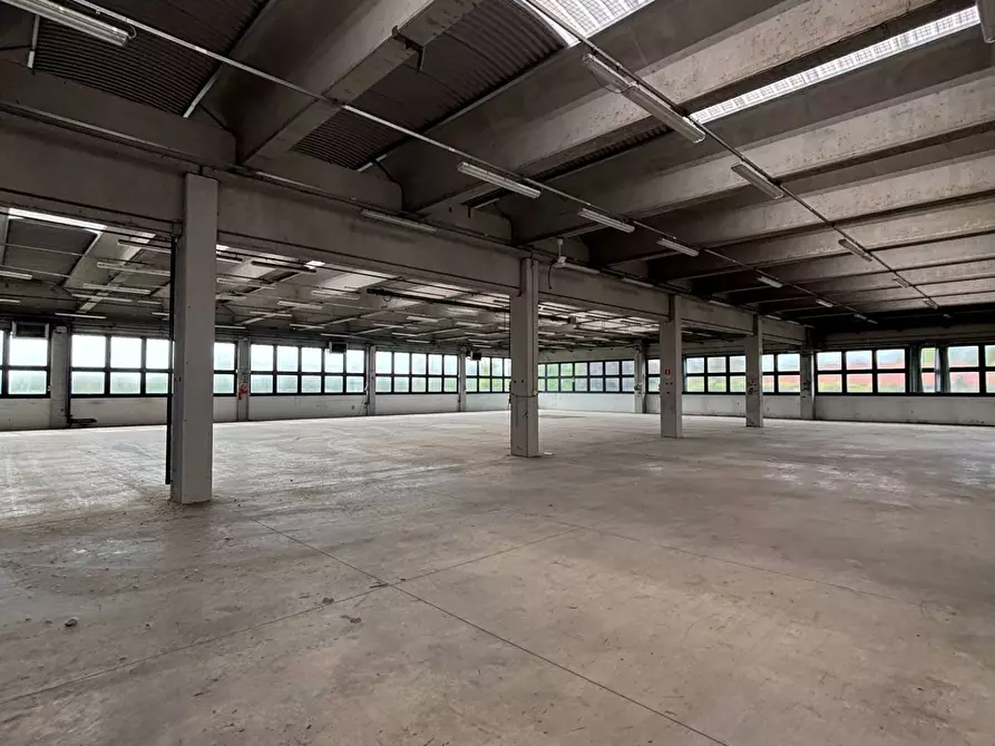 Immagine 13 di Capannone industriale in vendita  a Treviso