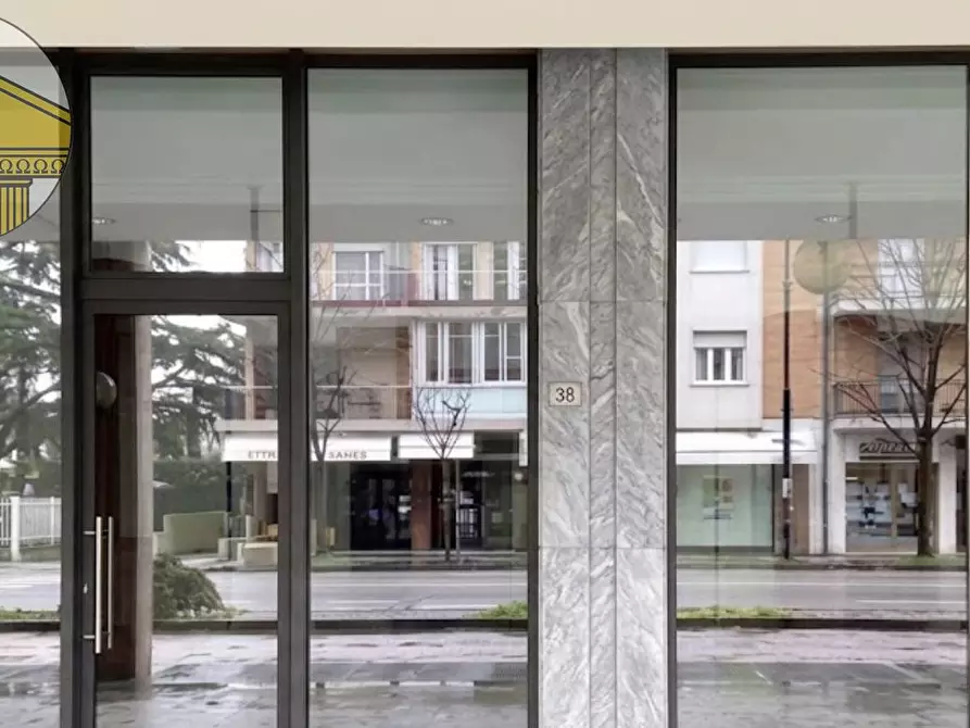 Immagine 1 di Negozio in affitto  a Treviso