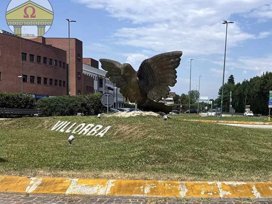 Immagine 1 di Negozio in vendita  a Refrontolo