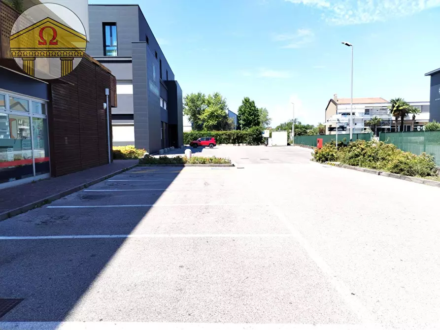 Immagine 3 di Negozio in vendita  a Miane