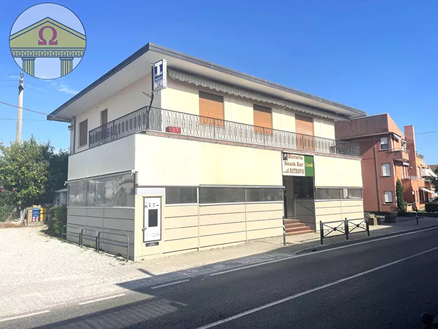 Immagine 1 di Negozio in vendita  a Miane