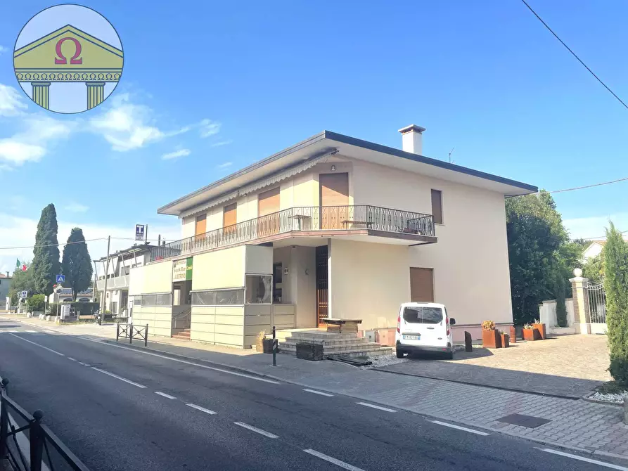 Immagine 2 di Negozio in vendita  a Miane
