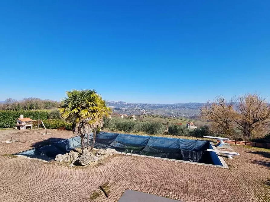 Immagine 11 di Villa in vendita  in Contrada Bosco a Grottaminarda