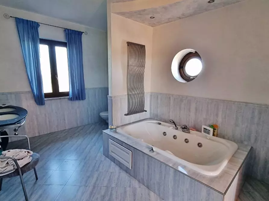 Immagine 25 di Villa in vendita  in Contrada Bosco a Grottaminarda