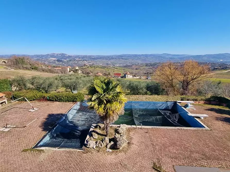 Immagine 12 di Villa in vendita  in Contrada Bosco a Grottaminarda