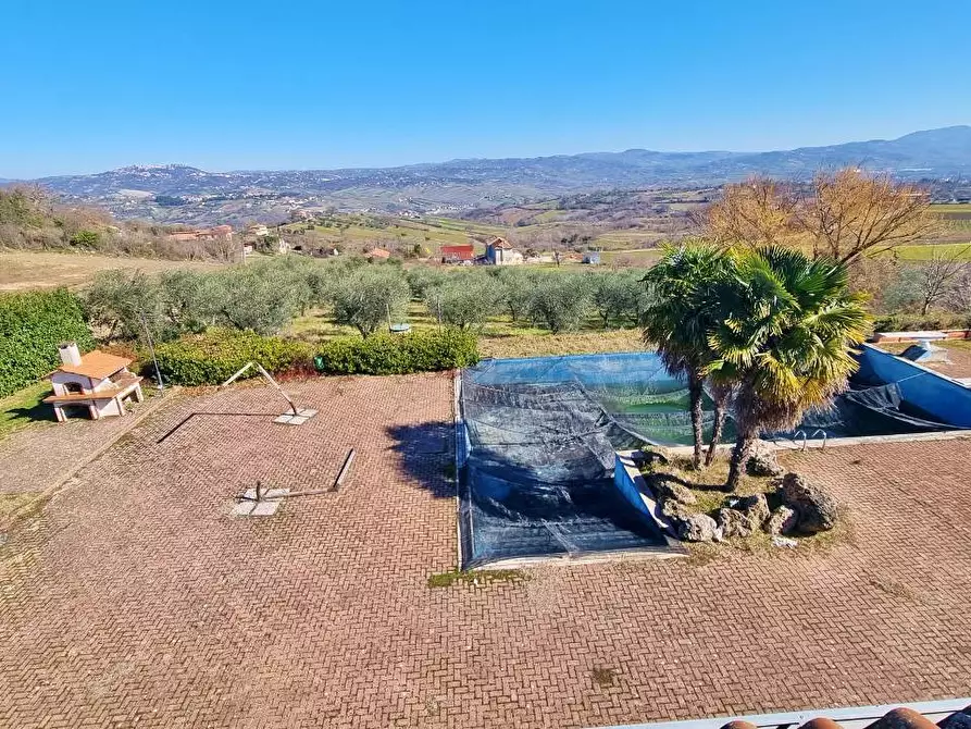 Immagine 13 di Villa in vendita  in Contrada Bosco a Grottaminarda