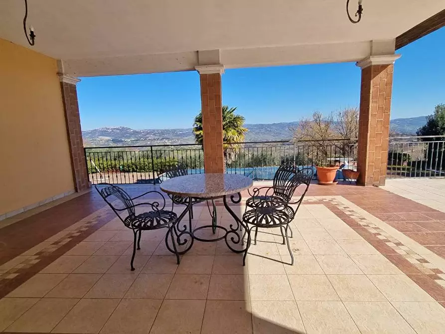 Immagine 9 di Villa in vendita  in Contrada Bosco a Grottaminarda