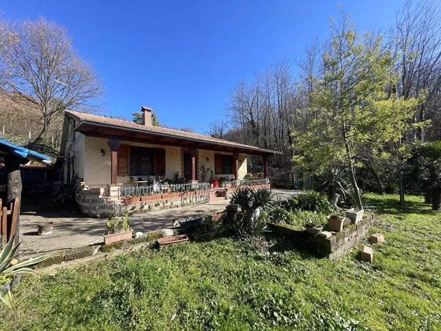 Immagine 1 di Villa in vendita  in Cupa Lauri a Atripalda