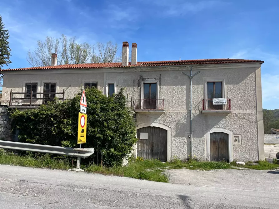 Immagine 2 di Casa indipendente in vendita  in piazza michele del sordo a Nusco