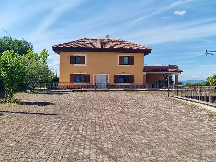 Immagine 1 di Villa in vendita  in Contrada Bosco a Grottaminarda