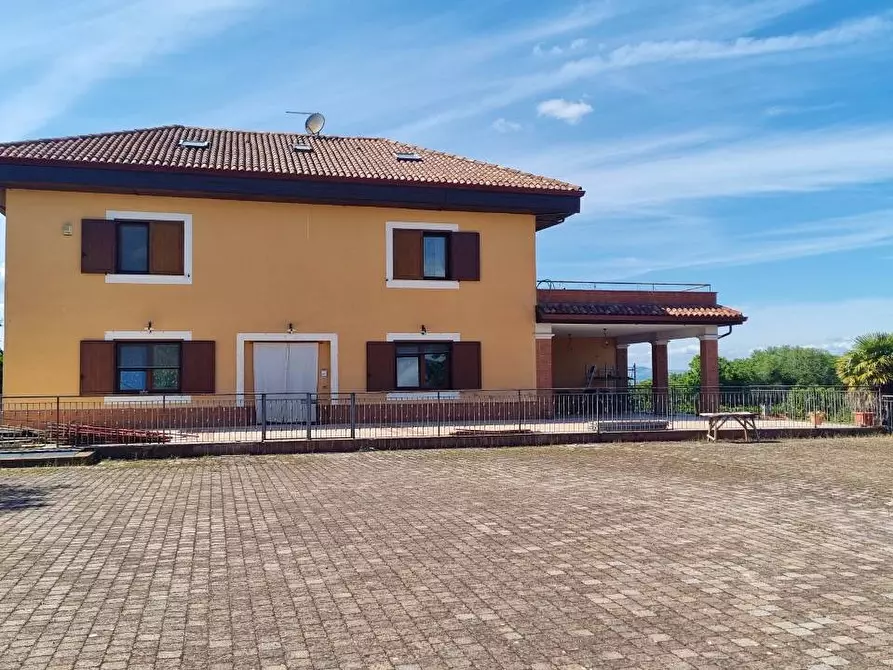Immagine 2 di Villa in vendita  in Contrada Bosco a Grottaminarda