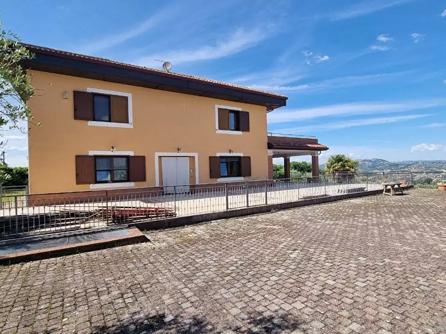 Immagine 3 di Villa in vendita  in Contrada Bosco a Grottaminarda