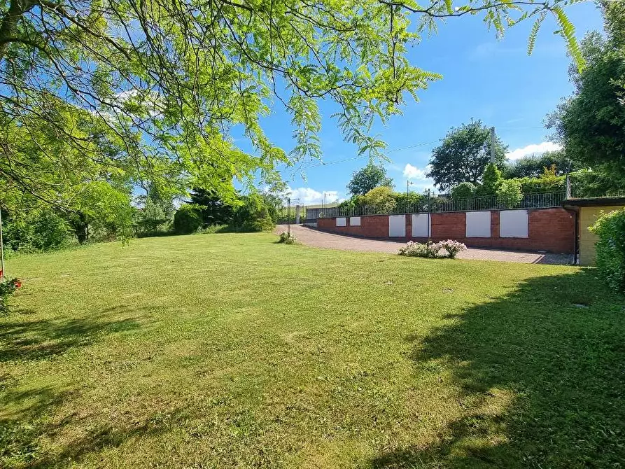 Immagine 48 di Villa in vendita  in Contrada Bosco a Grottaminarda