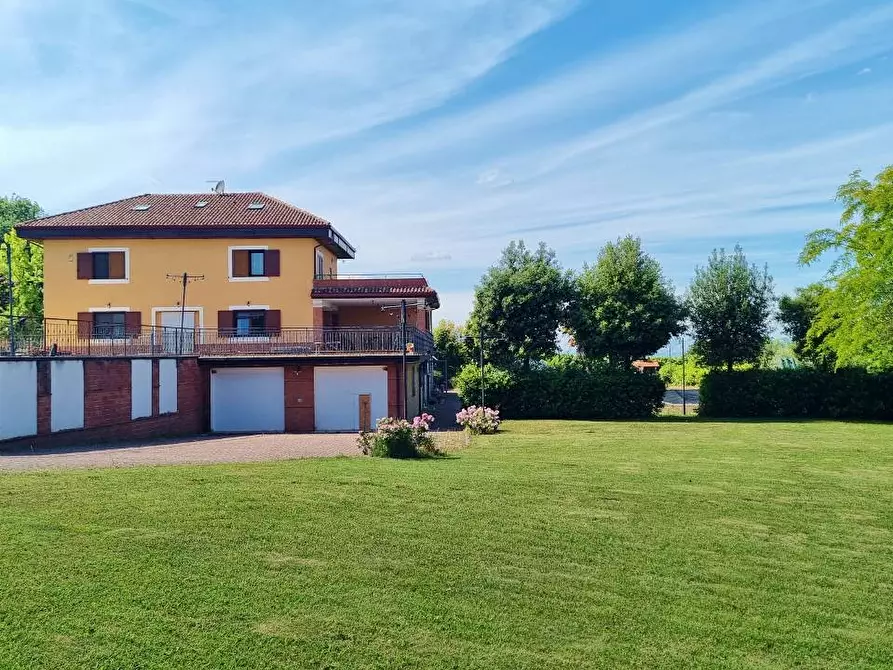 Immagine 53 di Villa in vendita  in Contrada Bosco a Grottaminarda
