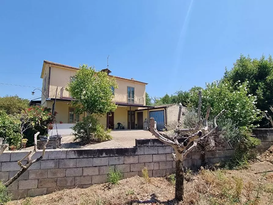 Immagine 1 di Casa indipendente in vendita  in Difesa Grande a Melito Irpino