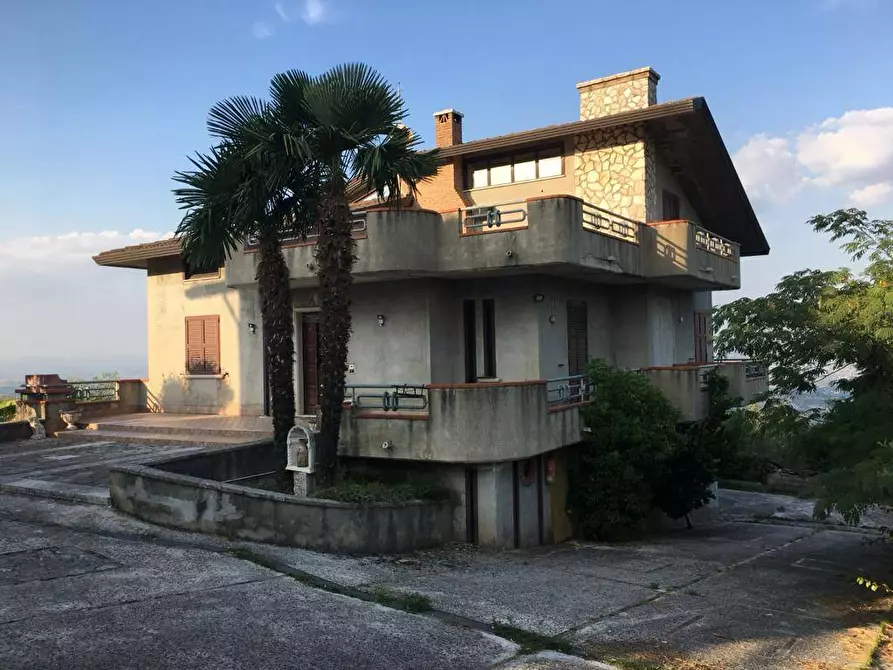 Immagine 1 di Villa in vendita  a Torre Le Nocelle