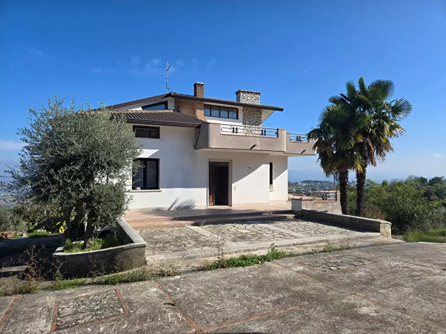 Immagine 1 di Villa in vendita  a Torre Le Nocelle