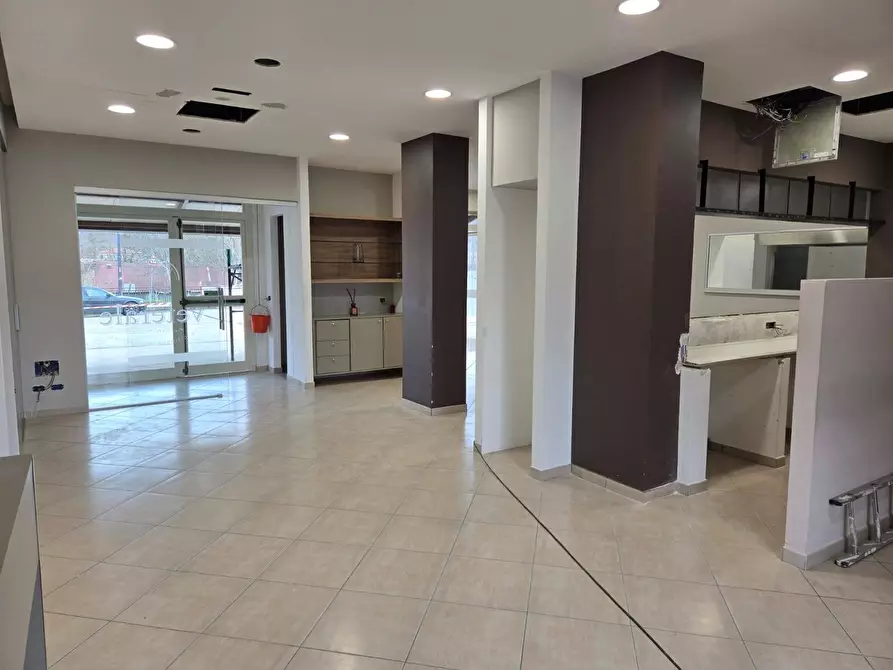 Immagine 1 di Locale commerciale in affitto  in via occhitelli a Volturara Irpina