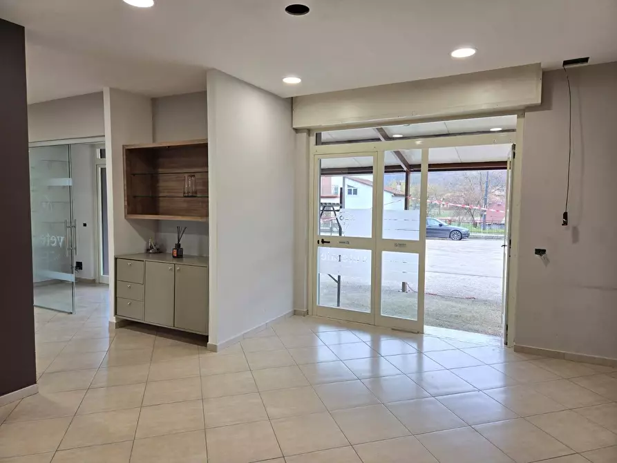 Immagine 6 di Locale commerciale in affitto  in via occhitelli a Volturara Irpina