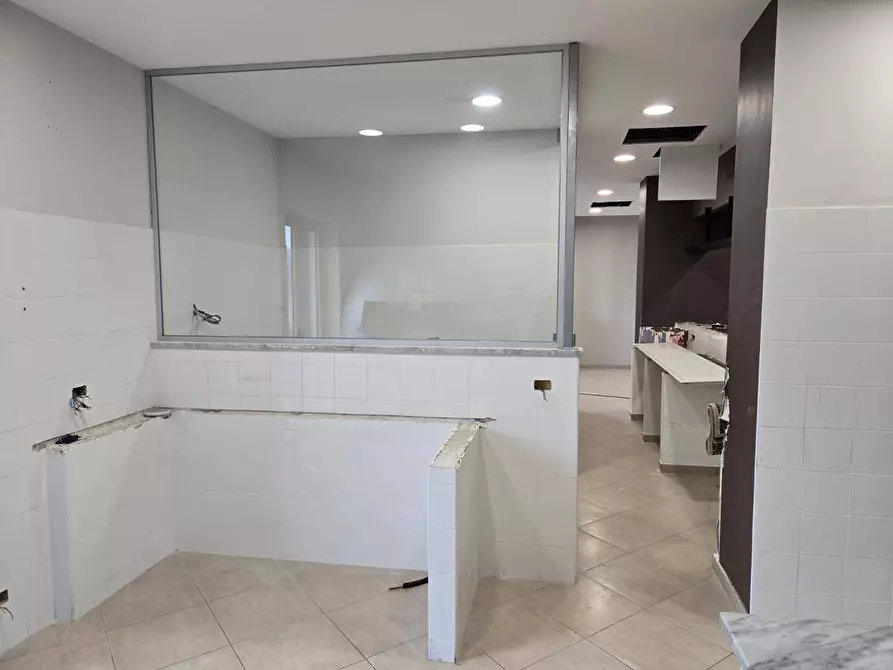 Immagine 13 di Locale commerciale in affitto  in via occhitelli a Volturara Irpina