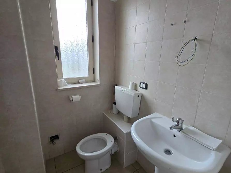 Immagine 17 di Locale commerciale in affitto  in via occhitelli a Volturara Irpina