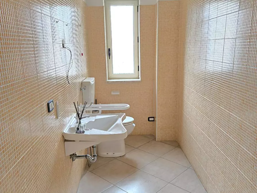 Immagine 18 di Locale commerciale in affitto  in via occhitelli a Volturara Irpina