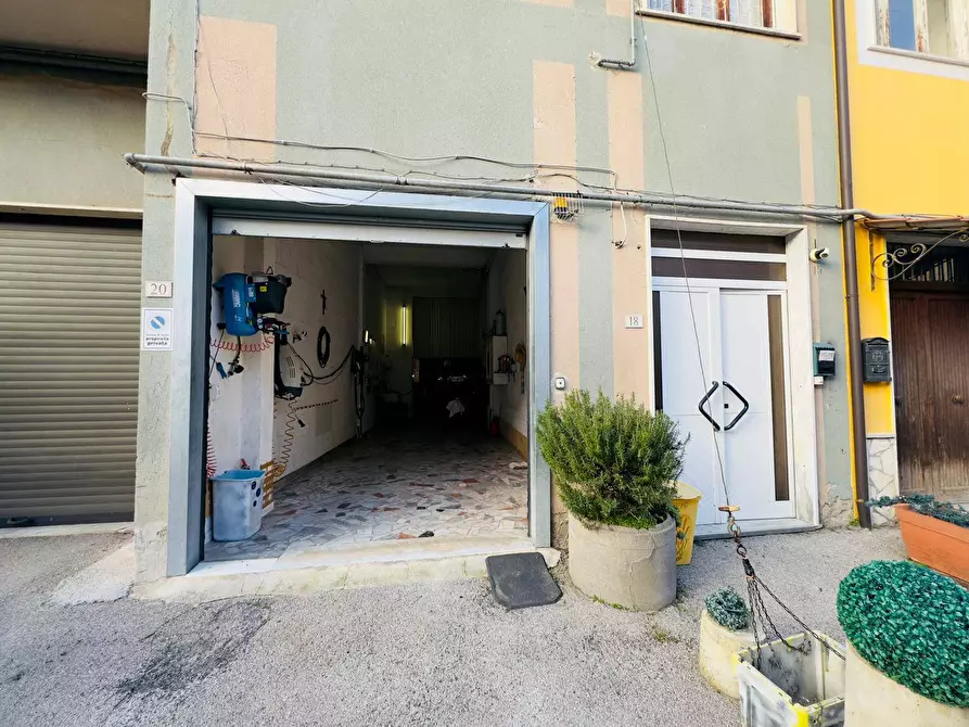 Immagine 17 di Appartamento in vendita  in VIA PIETRANTONIO PERILLO 18 a Grottaminarda