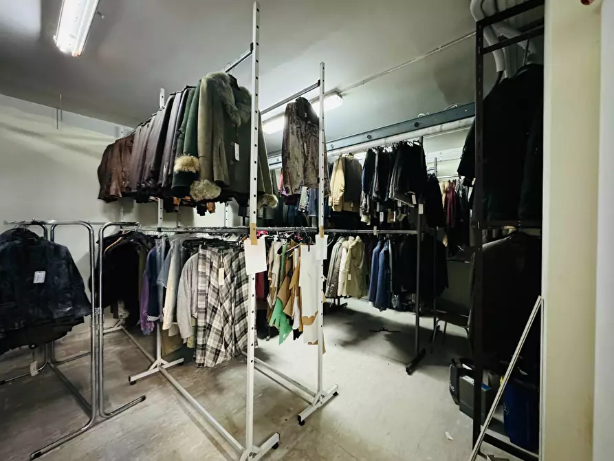 Immagine 5 di Locale commerciale in affitto  in CONTRADA MADDALENA a Ariano Irpino