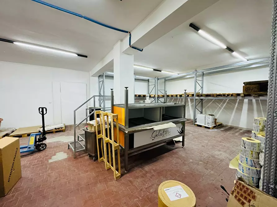 Immagine 6 di Locale commerciale in affitto  in CONTRADA MADDALENA a Ariano Irpino