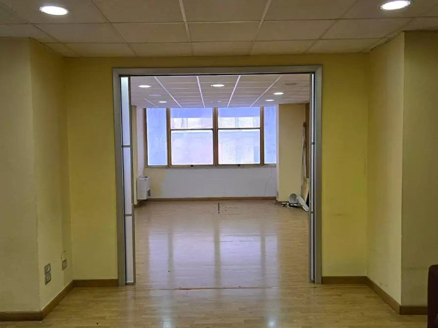 Immagine 38 di Ufficio in vendita  in via de renzi 28 a Avellino