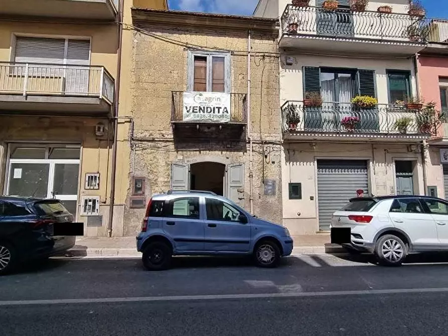 Immagine 1 di Casa semindipendente in vendita  in corso vittorio veneto a Grottaminarda