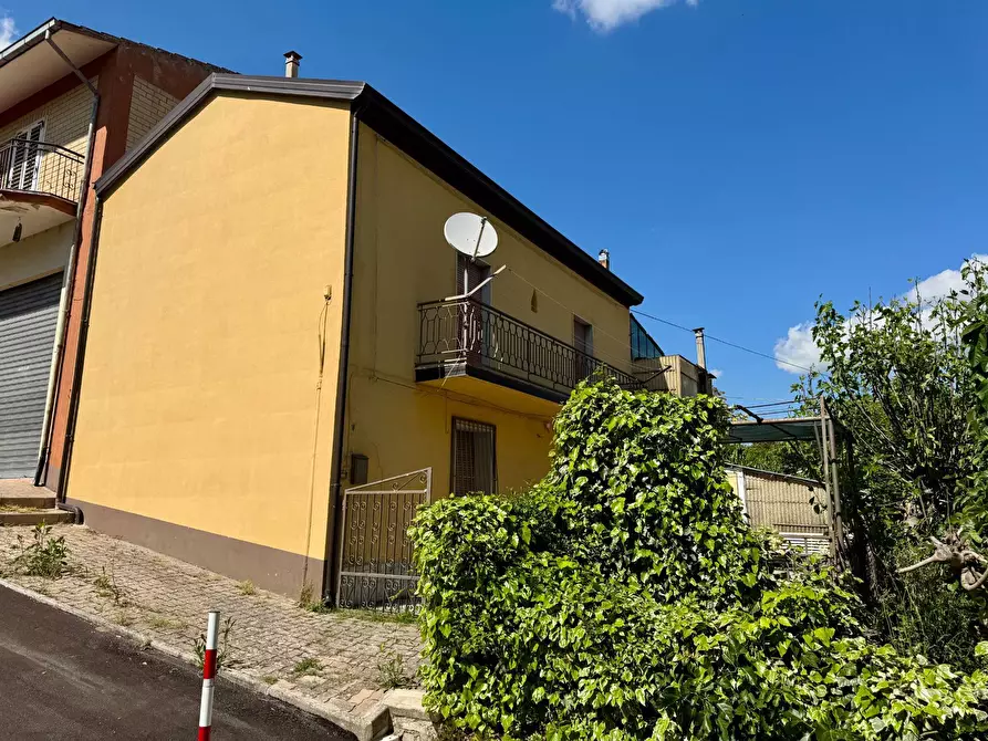 Immagine 1 di Casa indipendente in vendita  in VIA LUIGI ENAUDI a Greci