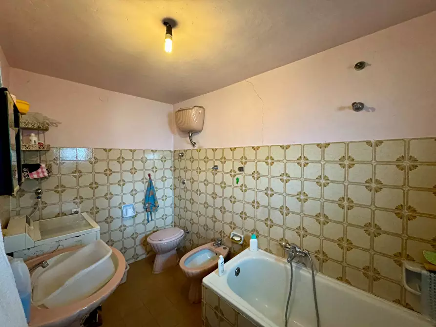 Immagine 12 di Casa indipendente in vendita  in VIA LUIGI ENAUDI a Greci