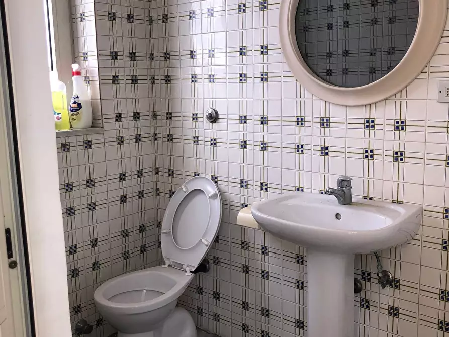 Immagine 12 di Locale commerciale in affitto  in pianopantano a Mirabella Eclano